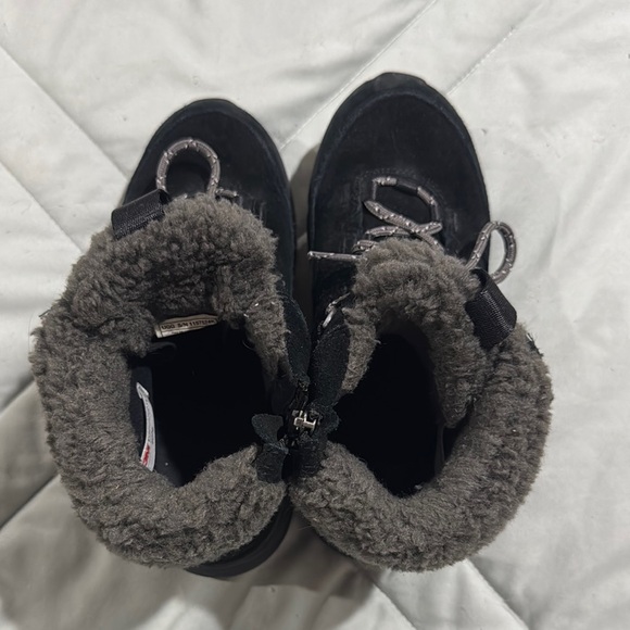 Ugg Insulated Fur Boots - Picture 6 of 6